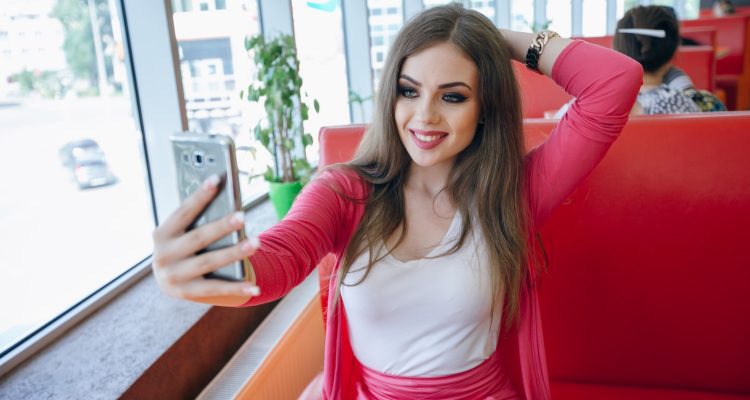 Trendy sugar baby posing for photo – Sugarbook lifestyle
